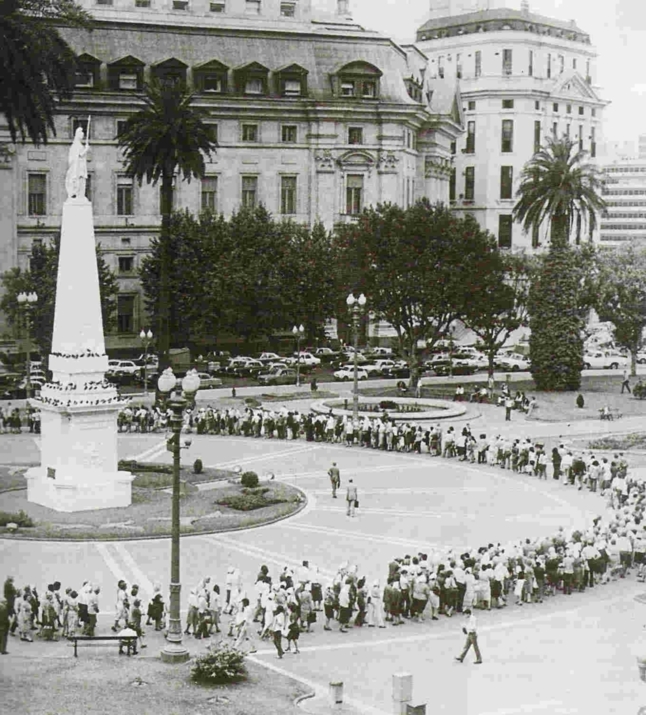Manifestation des mères sur la Place de mai en 1979