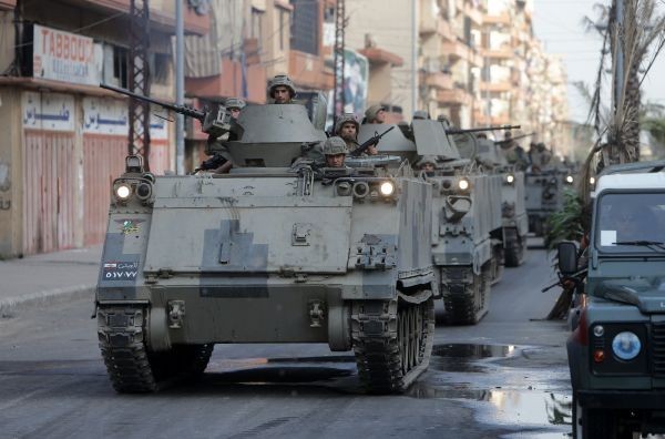 L'armée prend peu à peu le contrôle à Beyrouth. Sur la photo, une patrouille sur la corniche Mazraa (source  AFP)