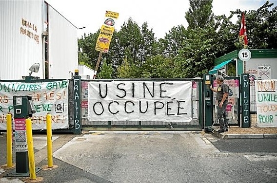 En France, les travailleurs de l'usine Fralib tentent de relancer l'activité (fabrication du thé Éléphant) en société coopérative d'intérêt collectif (SCIC)