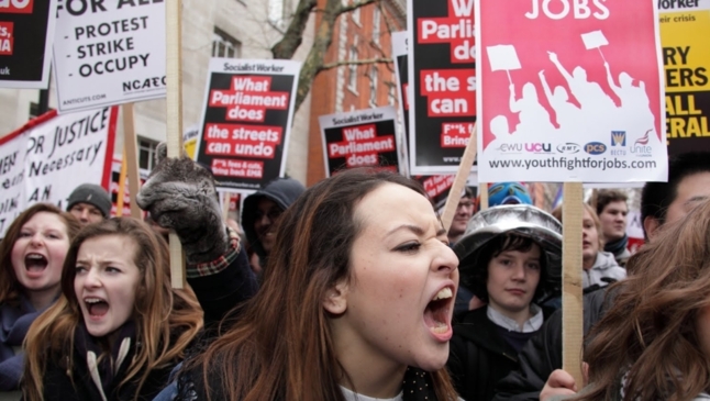 Les étudiants britanniques descendent dans la rue contre la hausse des frais de scolarité