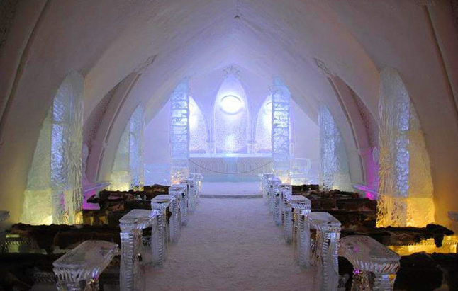 L'hôtel de glace, un chantier insolite au coeur de la ville L'hôtel de glace, un chantier insolite au coeur de la ville