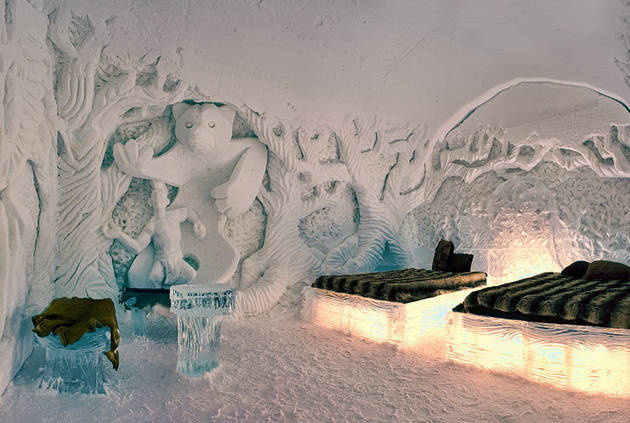 L'hôtel de glace, un chantier insolite au coeur de la ville