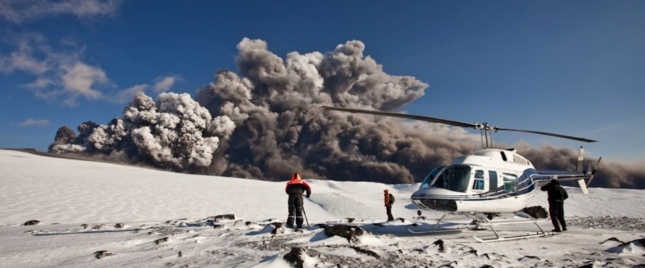 Nuage de cendre s’échappant de l’Eyjafjöll en 2010 en Islande. Celui de 1783 s’accompagnait de jets de lave pouvant atteindre 1400m de hauteur.