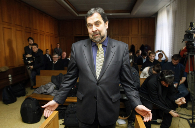 Radek John, ancien ministre de l´Intérieur, retourne à son métier d'origine, le journalisme d'investigation, mais sans abandonner son mandat parlementaire Radek John, ancien ministre de l´Intérieur, retourne à son métier d'origine, le journalisme d'investigation, mais sans abandonner son mandat parlementaire