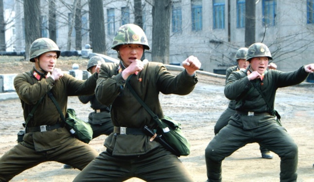 Une photo de soldats à l'entrainement, diffusée par l'agence de presse officielle nord-coréenne KCNA. | Photo REUTERS/KCNA Une photo de soldats à l'entrainement, diffusée par l'agence de presse officielle nord-coréenne KCNA. | Photo REUTERS/KCNA