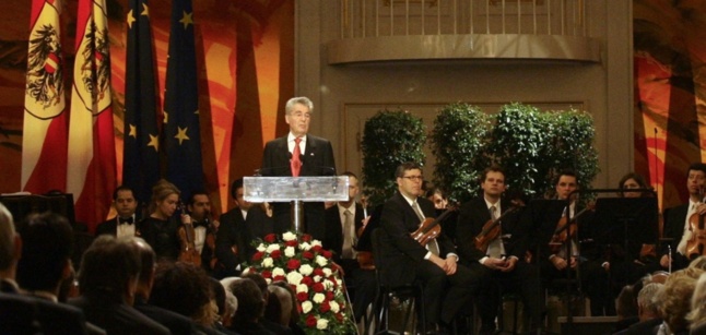 @REUTERS | Le Président Heinz Fischer a rendu hommage aux victimes de l’Anschluss lors d’une cérémonie de commémoration au palais Hofburg @REUTERS | Le Président Heinz Fischer a rendu hommage aux victimes de l’Anschluss lors d’une cérémonie de commémoration au palais Hofburg