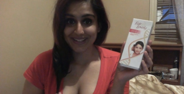 La youtubeuse "Jessica Kardashian" faisant l'apologie des produits Fair and Lovely La youtubeuse "Jessica Kardashian" faisant l'apologie des produits Fair and Lovely