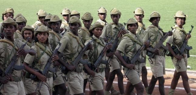 Revue militaire en Érythrée pendant les conflits frontaliers récents avec l'Éthiopie, REUTERS / Jacques Kimball