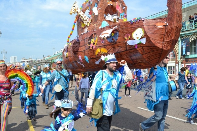 Brighton Festival : l’art éphémère de la piscine inversée