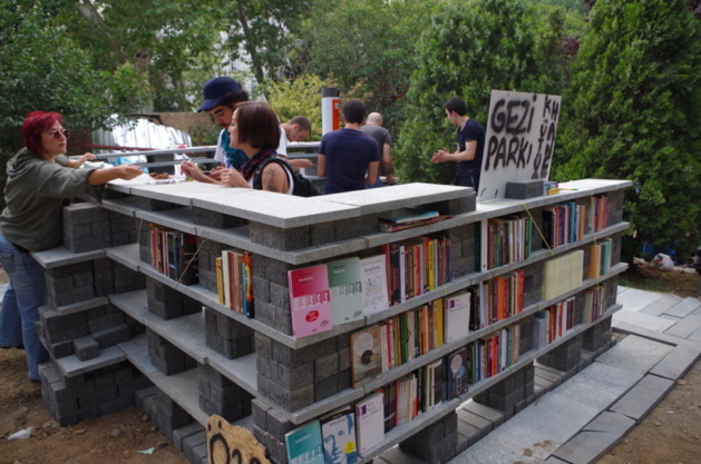 A library was built in Gezi Park © Lou Bachelier-Degras