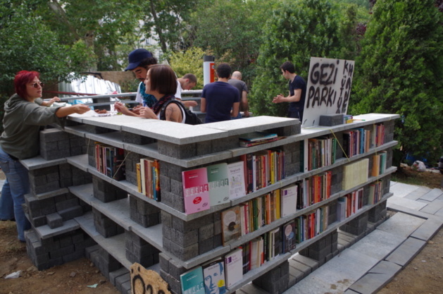 Eine Bibliothek wurde im Gezi-Park gebaut © Lou Bachelier-Degras