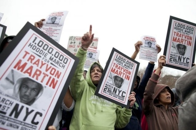 Photo : Andrew Burton, REUTERS || New York durant l’une des nombreuses manifestations organisées pour défendre Trayvon Martin contre l’impunité de son bourreau, Georges Zimmerman.