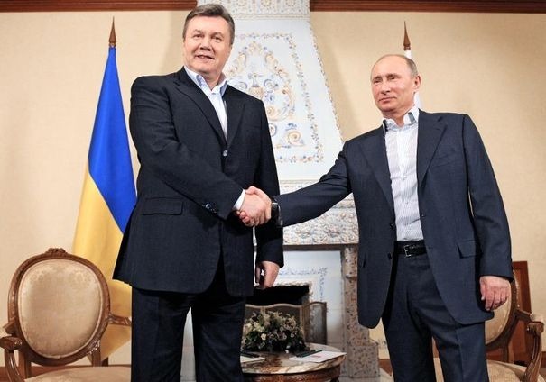 Vladimir Poutine et son homologue ukrainien, Viktor Yanukovych | Crédits photo - Alexey Druzhinin/AFP