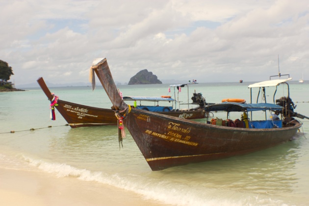 Long tail boat | Crédits photo -- Baptiste Goursaud/Le Journal International