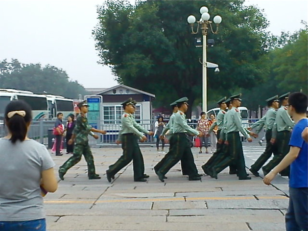 The People’s Armed Police servicemen on their way into the Forbidden City | Credits : Le Journal International