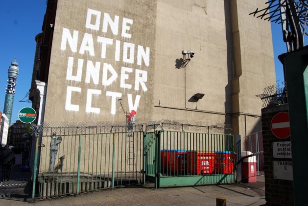 Bansky, One Nation Under CCTV (2008) l Crédits photo -- oogiboig