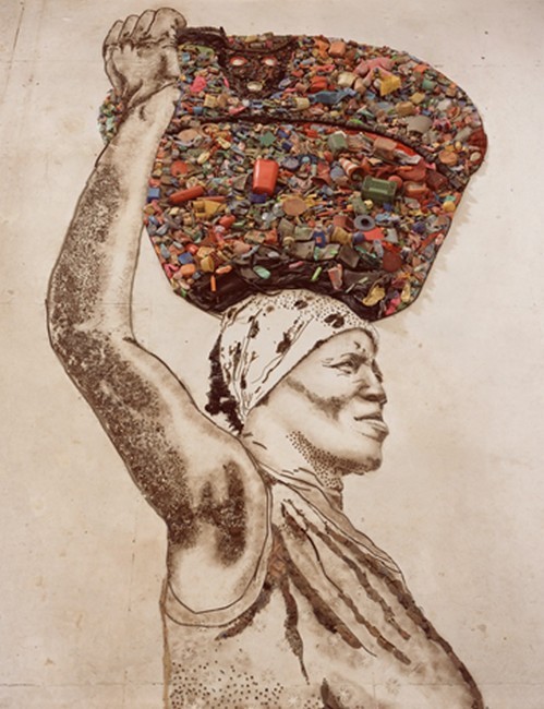 « La portadora (Irmã) » - Série « Imágenes de basura », 2008 | Crédit Photo --- Banrepcultural.org « La portadora (Irmã) » - Série « Imágenes de basura », 2008 | Crédit Photo --- Banrepcultural.org