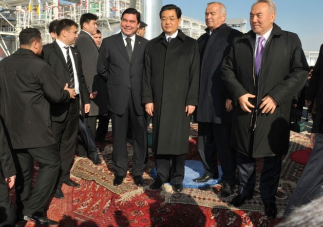 Les présidents Gurbanguly Berdymukhamedov (Turkménistan), Hu Jintao (Chine), Islam Karimov (Ouzbékistan) et Noursultan Nazarbayev (Kazakhstan) | Crédits photo -- AP Les présidents Gurbanguly Berdymukhamedov (Turkménistan), Hu Jintao (Chine), Islam Karimov (Ouzbékistan) et Noursultan Nazarbayev (Kazakhstan) | Crédits photo -- AP