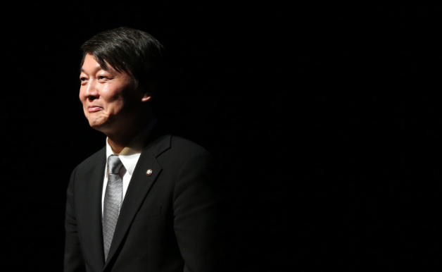 Ahn Cheol-soo | Crédits photo -- Yonhap Ahn Cheol-soo | Crédits photo -- Yonhap