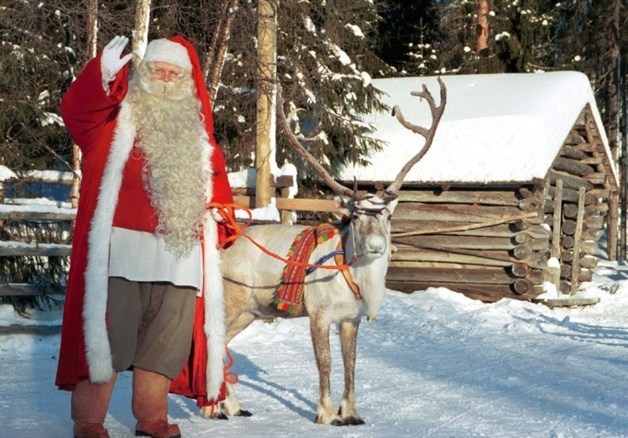 Le Père Noël et Comète | Crédits -- santatelevision.com