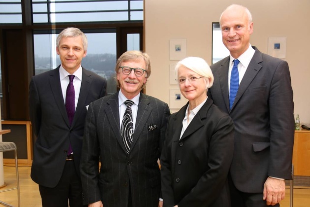 Michael Best (Bundesbank, Mondérateur), Yves Mersch, Anne Le Lorier, Carl-Ludwig Thiele | Crédits Photo -- Yann Schreiber/ Le Journal International Michael Best (Bundesbank, Mondérateur), Yves Mersch, Anne Le Lorier, Carl-Ludwig Thiele | Crédits Photo -- Yann Schreiber/ Le Journal International