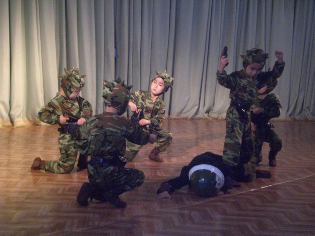 Capture d'un américain par des soldats nord-coréens. Crédit Justine Jankowski Capture d'un américain par des soldats nord-coréens. Crédit Justine Jankowski