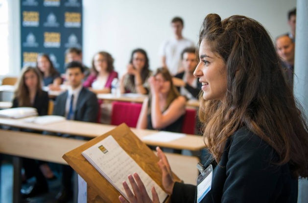 Maya Chehade, Présidente du Lyon MUN 2014. Crédit Harald Nooij Maya Chehade, Présidente du Lyon MUN 2014. Crédit Harald Nooij