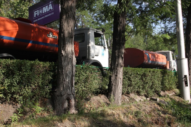 Les camions citernes circulent à Bichkek Crédit : Novastan.org