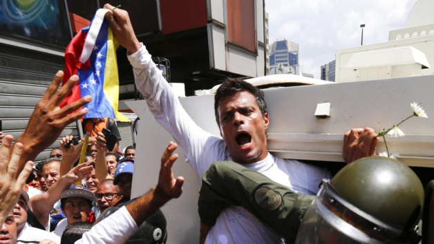 Leopoldo López lors de son arrestation, le 18 février 2014   © Reuters