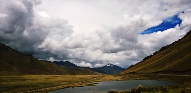 Le passage du col de la Raya, 4313 mètres d'altitude, sur la route Cuzco – Puno. Crédit Salomé Ietter