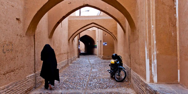 Dans les rues de Yazd - crédit Regimantas Dannys