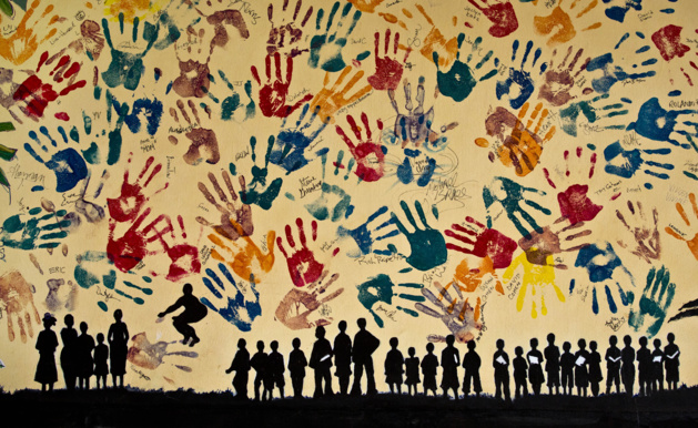 Mur peint par des étudiants pour commémorer le génocide rwandais - Crédit AP Mur peint par des étudiants pour commémorer le génocide rwandais - Crédit AP