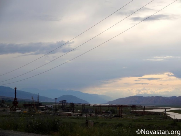 Le chantier du grand barrage de Kambarata-1 sur le fleuve Naryn au Kirghizstan. Crédit : Anatole Douaud Le chantier du grand barrage de Kambarata-1 sur le fleuve Naryn au Kirghizstan. Crédit : Anatole Douaud
