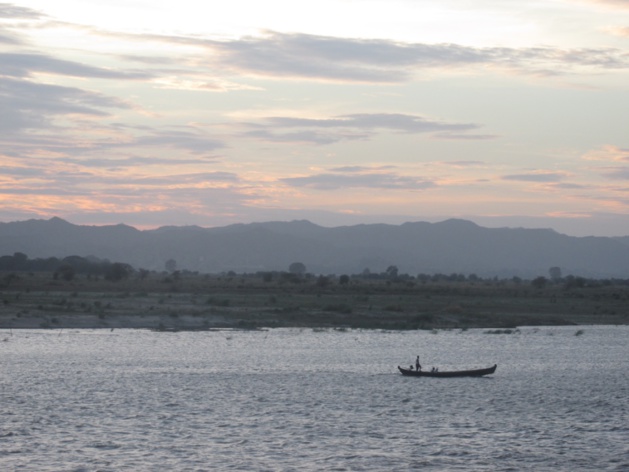 Coucher de soleil sur la rivière Irrawaddy. Crédit : Gemma Kentish Coucher de soleil sur la rivière Irrawaddy. Crédit : Gemma Kentish