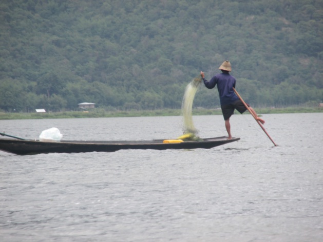 Pêcheur unijambiste au Lac Inle. Crédit : Gemma Kentish
