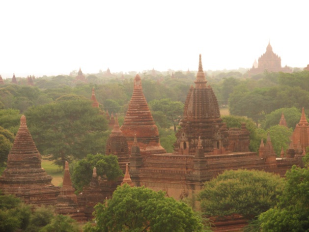 Templos em Bagan. Crédito : Gemma Kentish