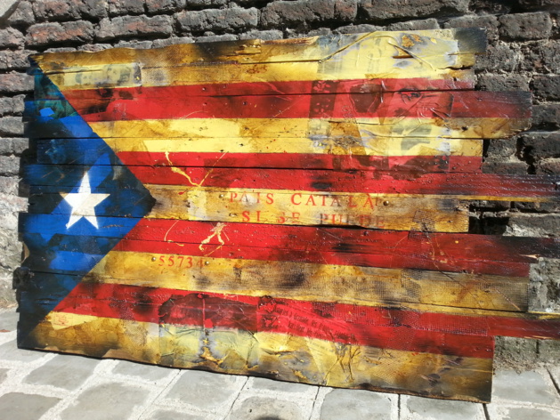 Drapeau catalan sous forme de barricade pour l’indépendance – Crédit Reuters