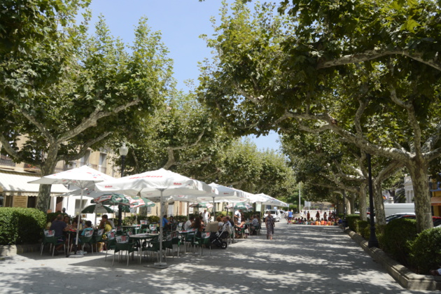 Les terrasses des bars proches de la mer sont bien remplies. Crédit Auriane Guiot Les terrasses des bars proches de la mer sont bien remplies. Crédit Auriane Guiot