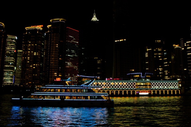 Petits bateaux touristiques sur la Huangpu Jiang (la « rivière jaune » de Shanghai) - Crédit Eugénie Rousak