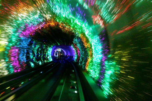 Passage dans le tunnel touristique futuriste du Bund - Crédit Eugénie Rousak