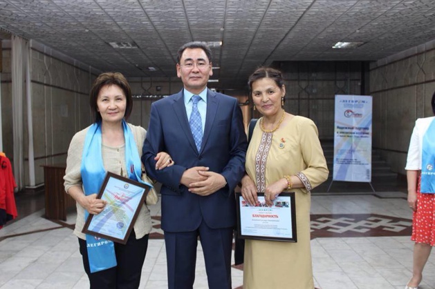 Un défilé de mode et un modèle pour femme réalisés par Jumagul Sarieva - Crédit DR Un défilé de mode et un modèle pour femme réalisés par Jumagul Sarieva - Crédit DR