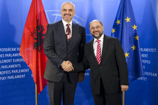 Edi Rama et Martin Schulz, président du Parlement européen, le 9 décembre 2014. Crédit Union Européenne 2014 - Parlement européen (licence CC BY-NC-ND 2.0).