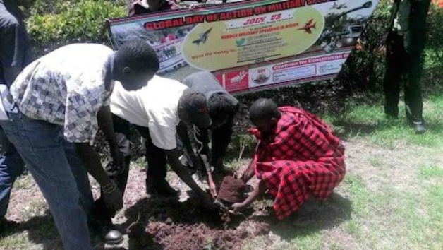 « Je planterai des arbres pour combattre le changement climatique » Action de l’édition 2015 des GDAMS à Nairobi, Kenya. Crédits : IPB « Je planterai des arbres pour combattre le changement climatique » Action de l’édition 2015 des GDAMS à Nairobi, Kenya. Crédits : IPB