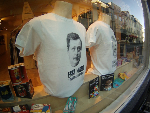 Des t-shirts à l'effigie du Premier ministre Sigmundur Davíð Gunnlaugsson avec la mention « pas mon premier ministre ». Crédit : Solveig Veyssiere Des t-shirts à l'effigie du Premier ministre Sigmundur Davíð Gunnlaugsson avec la mention « pas mon premier ministre ». Crédit : Solveig Veyssiere