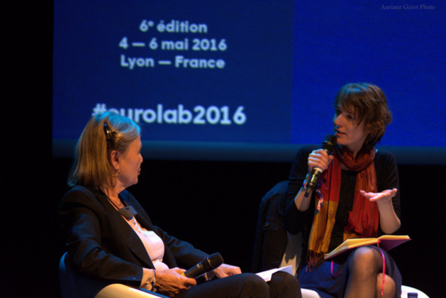 Annegret Falter, la présidente de Whistleblower-Netzwerk, débat avec la journaliste française Annaëlle Guitton pendant la conférence « lanceurs d’alertes et nouvelles formes de militantisme ». Crédit Auriane Guiot. Annegret Falter, la présidente de Whistleblower-Netzwerk, débat avec la journaliste française Annaëlle Guitton pendant la conférence « lanceurs d’alertes et nouvelles formes de militantisme ». Crédit Auriane Guiot.