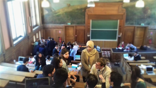 Discussions lors du "unmoderated caucus" - Crédit photo Emilien Gervais Discussions lors du "unmoderated caucus" - Crédit photo Emilien Gervais