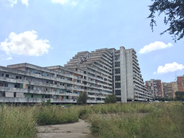 Les « vele », logements sociaux typiques de Scampia. Crédit Jules Coussement Les « vele », logements sociaux typiques de Scampia. Crédit Jules Coussement