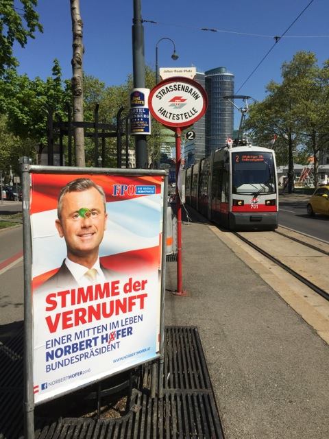 Une affiche de la campagne 2016 du FPÖ. Crédit Flora Vicens.