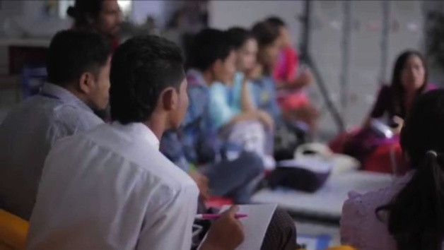 Un intercambio sobre la paz en Myanmar. Captura de pantalla Youtube: https://www.youtube.com/watch?v=fuL2FE29aDQ Un intercambio sobre la paz en Myanmar. Captura de pantalla Youtube: https://www.youtube.com/watch?v=fuL2FE29aDQ