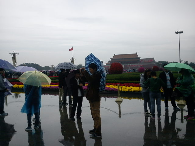 Fête nationale sous la pluie, place Tian An Men |Crédits photo Le Journal International
